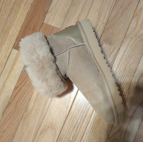 UGG - Picture 5 of 6